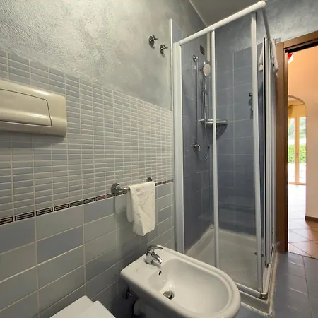 Giardino Privato E Piscina, Oasi Garda Διαμέρισμα *